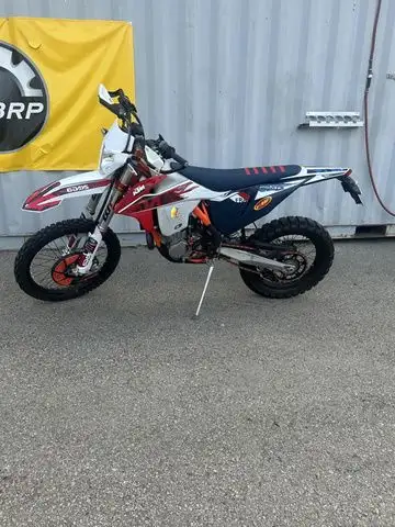 Price Does NOT Include Applicable Fees & Taxes Very clean pre-owned 500 EXC-F Six Days! Come on down...