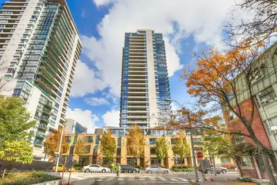 Price: $499,000 / $1,893/mo Radio City South Tower With One-Bedroom Corner Unit Facing West/North, A...