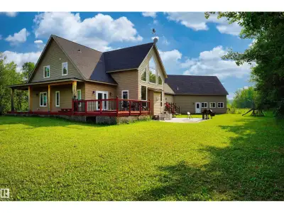 This is a custom built country home, not a cookie cutter, in the luxurious Pine Meadows sitting on 4...