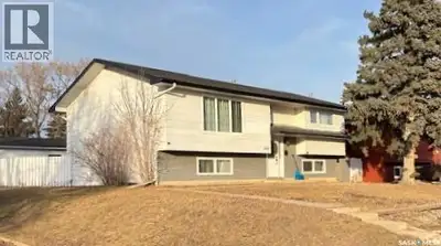 Welcome to this maintained residence offering a well-balanced blend of comfort, functionality, and v...