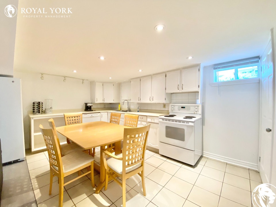 1 BED 1 BATH BASEMENT APT FOR RENT 786 ELGIN ST, NEWMARKET Long