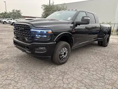 DIAMOND BLACK CRYSTAL PEARLCOAT,POWER SUNROOF,5TH WHEEL/GOOSENECK TOWING PREP GROUP -inc: Pickup Box...