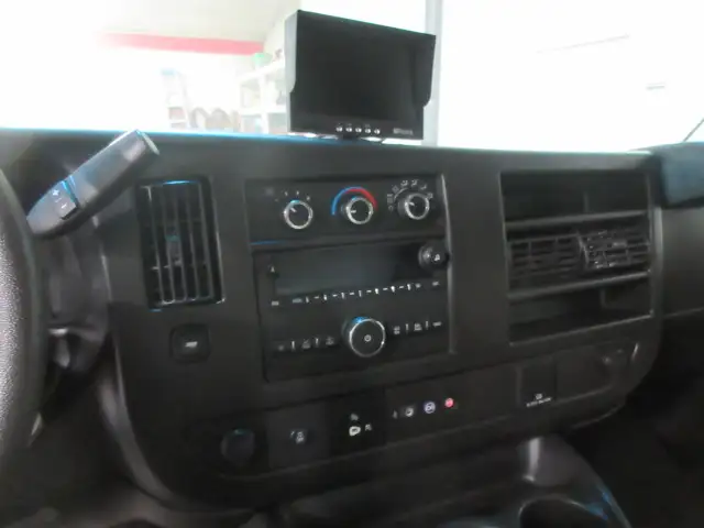 2023 Chev Express Cube Van600959099832913925
