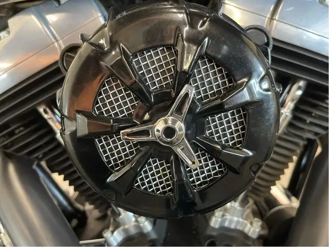 2015 Harley-Davidson Softail Slim CANADIAN HARLEY/STAGE ONE/VANC in Street, Cruisers & Choppers in North Bay - Image 17