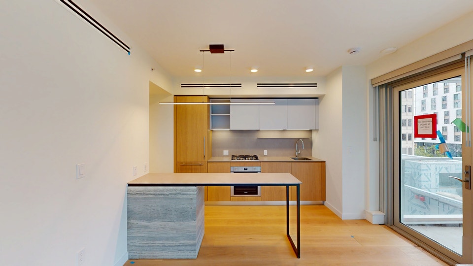 Stunning Studio with flex -  10" ceilings in a brand new exclusi 3