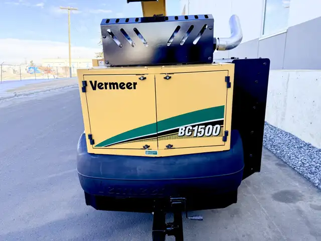 2019 VERMEER BC1500 CUMMINS DIESEL PROFESSIONAL WOOD CHIPPER !! in Heavy Equipment in Calgary - Image 3