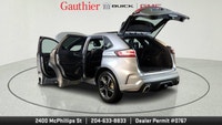 The 2021 Ford Edge ST blends SUV practicality with sporty performance thanks to its powerful twin-tu... (image 9)