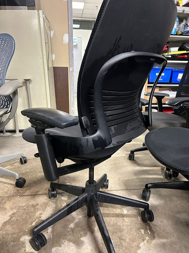 Steelcase Leap V2 Chair-Excellent Condition-Call us now! in Chairs & Recliners in Mississauga / Peel Region - Image 2
