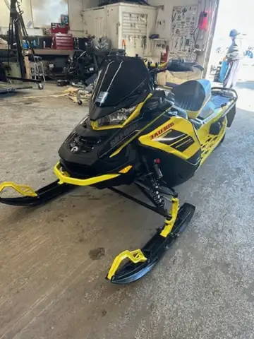 Bay Marine Sales 2021 Ski-Doo Renegade X-RS Rotax 900 ACE Turbo, Engine has Tune, Ice ripper track....