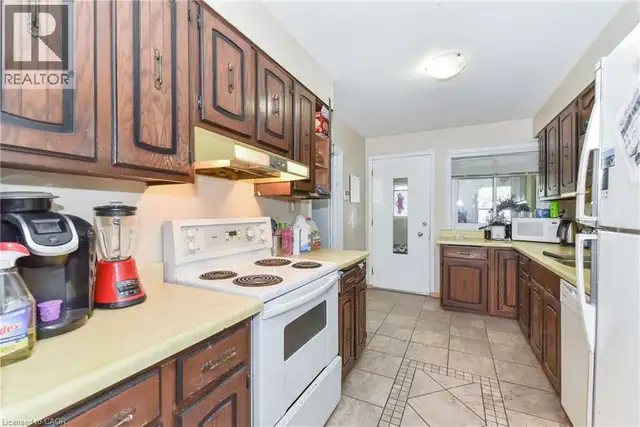 166 ELGIN Crescent Waterloo, Ontario in Long Term Rentals in Kitchener / Waterloo - Image 5