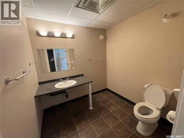 102 Sims AVENUE Weyburn, Saskatchewan in Commercial & Office Space for Sale in Regina - Image 23