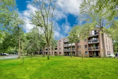 Disponible : 1/10/2025 **Visites virtuelles disponibles!** NB: LES PHOTOS DES SUITES POURRAIENT ÊTRE...
