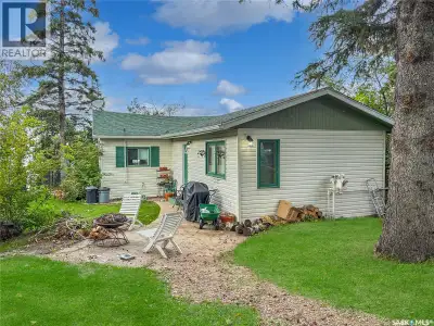 Lakefront living at sought-after Days Beach! This charming 2-bedroom, 1-bath cottage offers stunning...