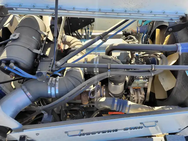 2013 WESTERN STAR 6900XD in Heavy Trucks in Saskatoon - Image 13