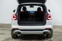 Francais: * Système audio HiFi * Affichage d'instrumentation entièrement numérique * Pneus Runflat E... (image 5)