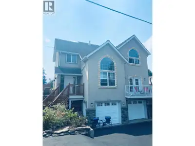 Investment property. Being sold fully furnished with linens and kitchen supplies. This well-maintain...