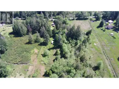 Sunny 10-acre property on Galiano´s south end near Hidden Beach trailhead, Bluff Park, Matthews Poin...