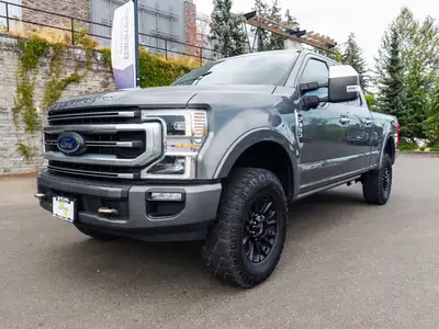 Command any job site or adventure with this robust 2022 Ford Super Duty F-350 SRW, a true powerhouse...