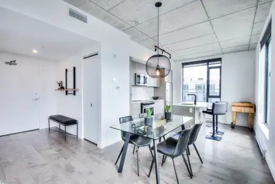 Available NOW! Top floor, corner unit, extremely bright and impeccably furnished! Ideal for professi...