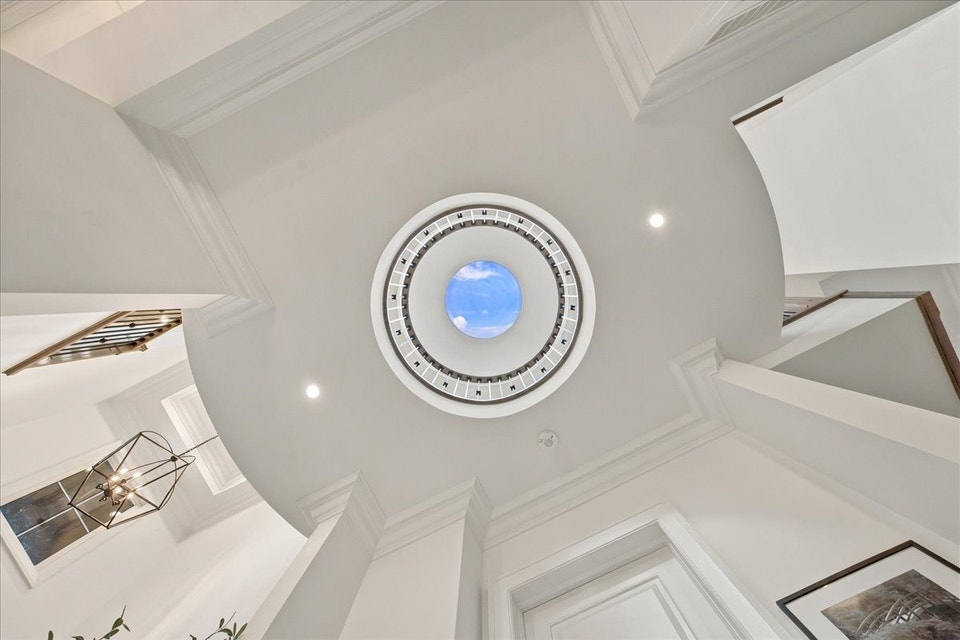 Oakville Luxury Custom Home | Dramatic Architecture | 4+2BR 5 WR, photo 4 of 10