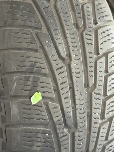 ONE USED 255/55R18 109R Nokian Hakapeliitta Sport WINTER TIRE WITH SNOWFLAKE. In good condition 7/32...