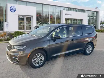 This Chrysler Pacifica boasts a Regular Unleaded V-6 3.6 L/220 engine powering this Automatic transm...