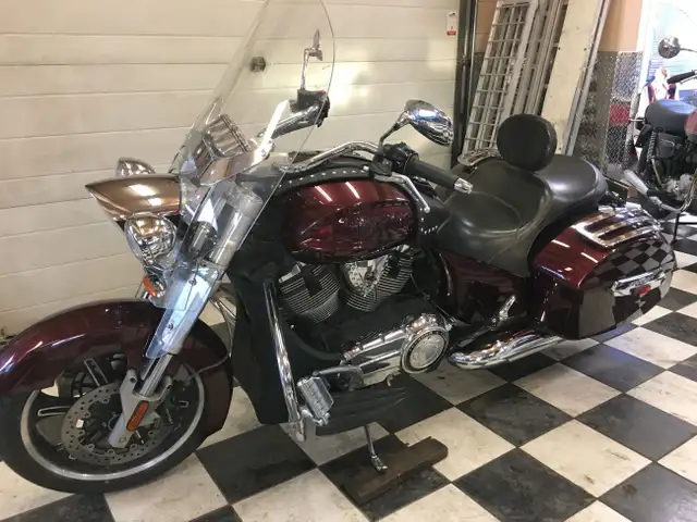2010 Victory Cross Roads TOURER FOR SALE...$ 6,500. PLUS GST in Sport Touring in Calgary - Image 10