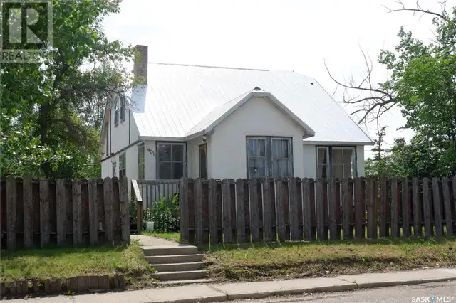 401 6th AVENUE W Assiniboia, Saskatchewan in Houses for Sale in Moose Jaw - Image 32