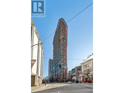 Woodwards - Gastown's iconic landmark building! This east facing 1 BEDROOM overlooks the courtyard w...