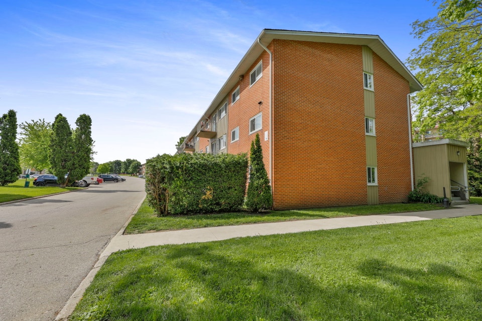 Huron Village Apartments - 2 Bedroom, 1 Bath A Apartment for Ren 2