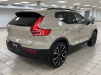 Tired of SUVs that promise modern tech but still have you fumbling with your phone at every red ligh... (image 5)