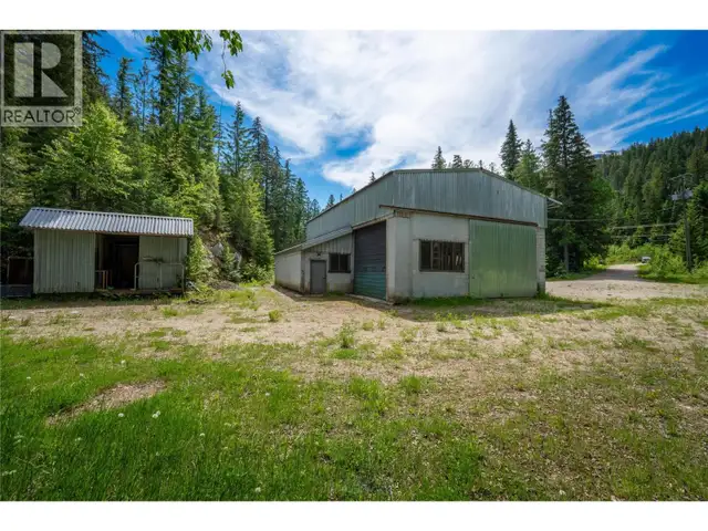 1636 23 Hwy Highway S Revelstoke, British Columbia in Commercial & Office Space for Sale in Revelstoke - Image 8