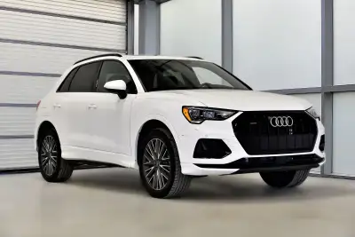 Traction intégrale Audi quattro / Modèle Komfort avec l'Ensemble Canada Edition / Roues 19 pouces /...