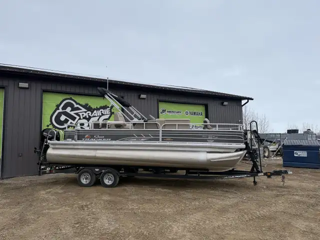 Sun Tracker Party Barge 22 XP3 in Powerboats & Motorboats in Prince Albert - Image 3