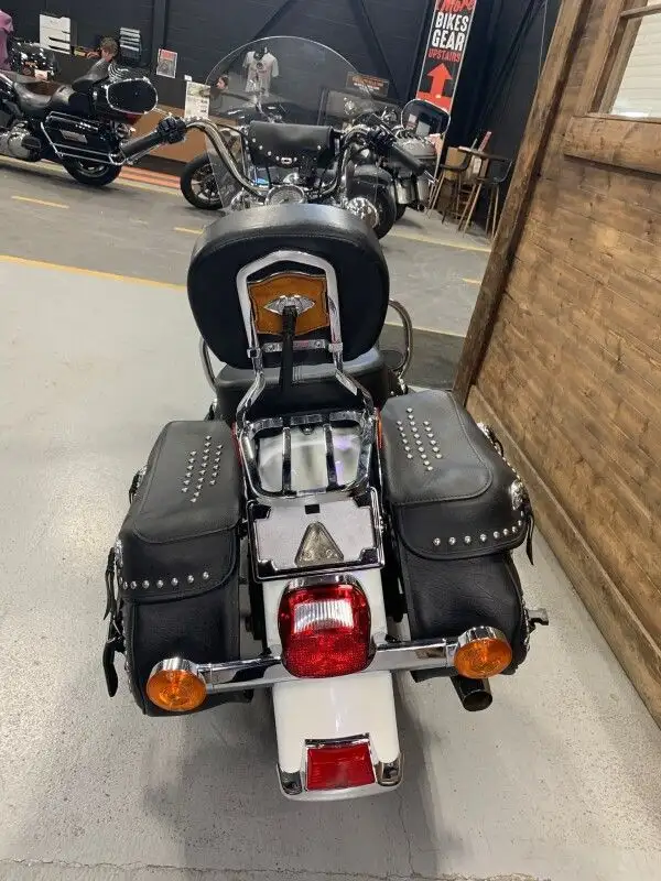 2010 Harley-Davidson Heritage Softail Classic in Street, Cruisers & Choppers in Oshawa / Durham Region - Image 5