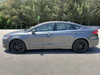 // ACCIDENT FREE!! // This 2020 Ford Fusion SE FWD is a well-kept sedan that blends comfort, smart t... (image 9)