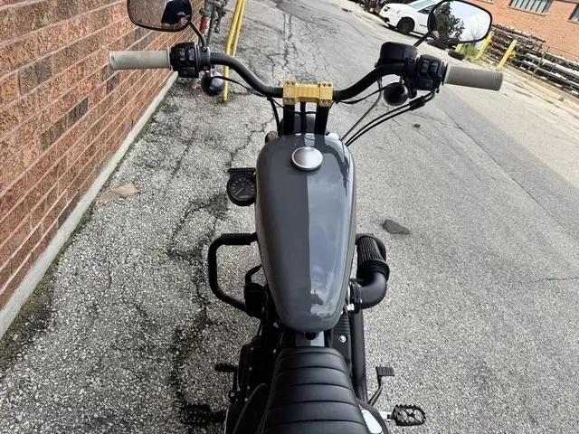 2022 Harley-Davidson Iron 883 **VANCE & HINES PIPES** **TONS OF  in Street, Cruisers & Choppers in Markham / York Region - Image 20