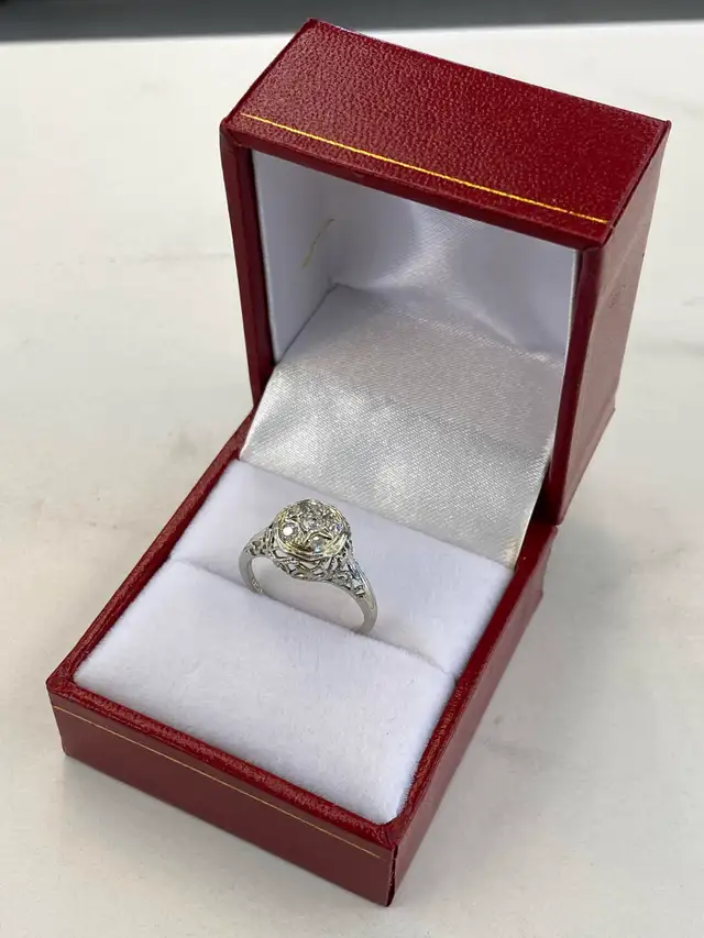 Vintage 18K Gold & Mine Cut Diamond Ring - 0.33TCW in Jewellery & Watches in City of Toronto - Image 2