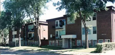 Building is within walking distance to the University of Saskatchewan, the Royal University Hospital...