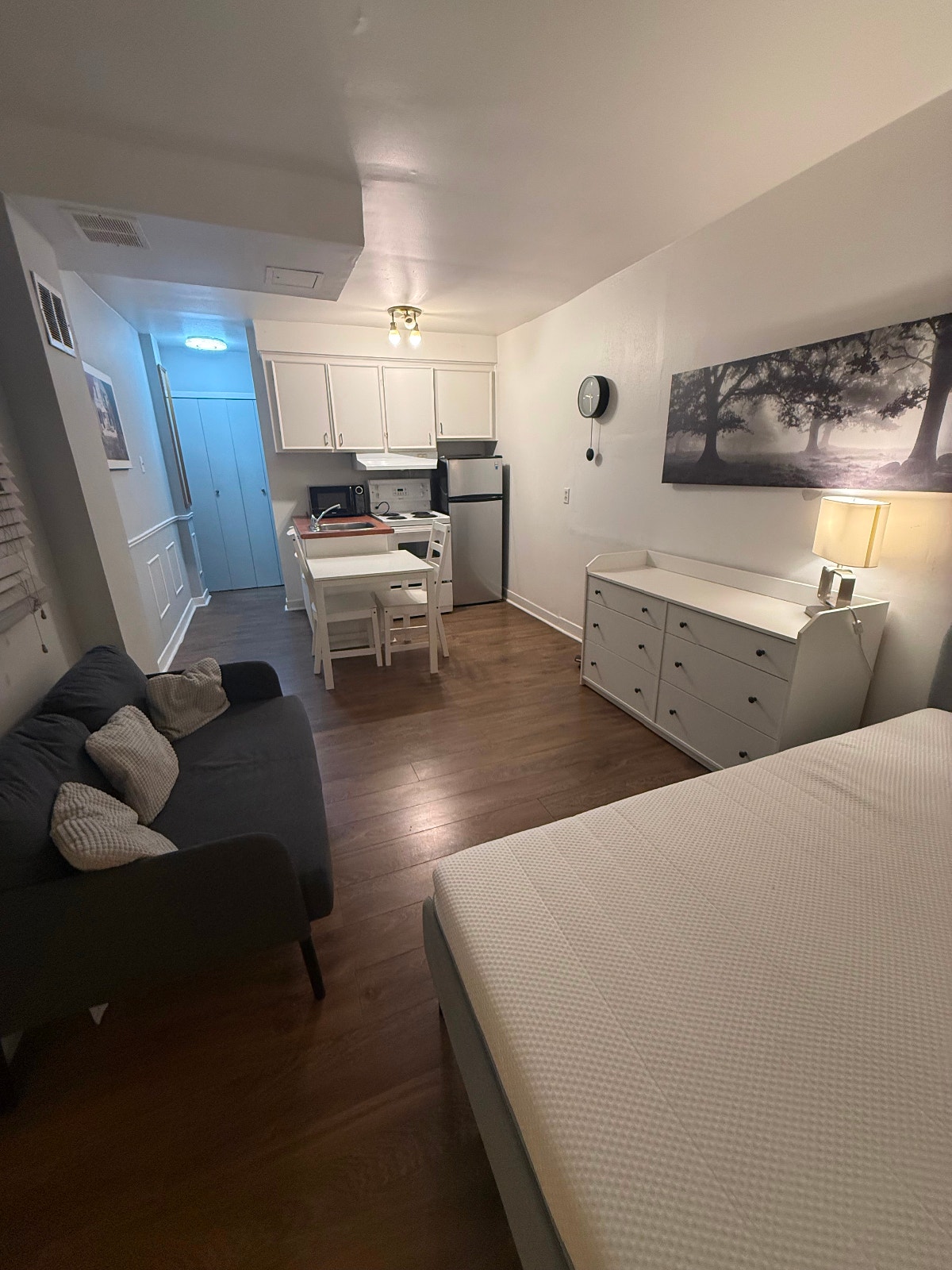 Studio rental downtown — photo 2