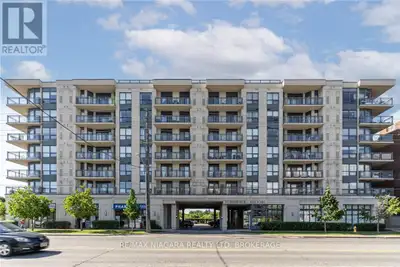 313 - 872 SHEPPARD AVENUE W Toronto (Bathurst Manor), Ontario