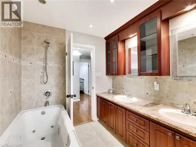 18 PAVAROTTI Court Hamilton, Ontario in Houses for Sale in Hamilton - Image 18