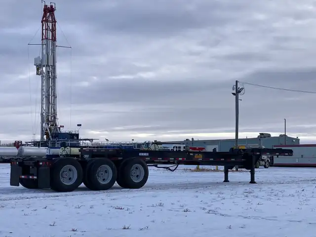2006 Hyundai Container Chassis / 20 ft container pins in Heavy Equipment in Laval / North Shore - Image 7