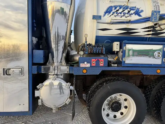 2012 KENWORTH T800 in Heavy Trucks in Saskatoon - Image 37