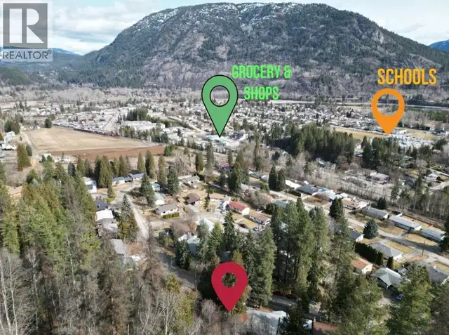 800 LYNNWOOD Crescent Castlegar, British Columbia in Land for Sale in Nelson - Image 8