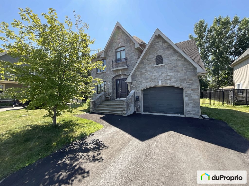 $820,000 - 2 Storey in St-Jean-sur-Richelieu (St-Athanase) — photo 1