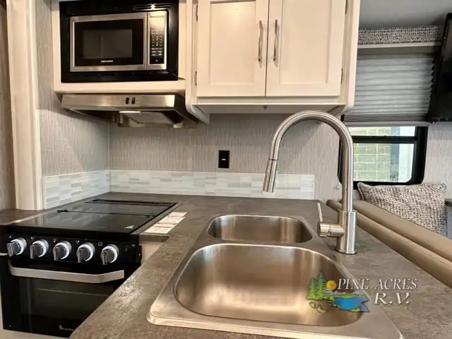 2022 Coachmen RV Pursuit 29XPS Front Bunk 11 Miles in RVs & Motorhomes in Moncton - Image 24