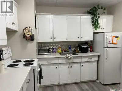 Nice and cozy condo located in a prime location, within walking distance to schools and parks. Quiet...