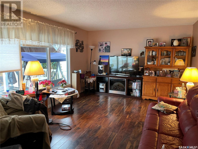 303 Westview DRIVE Coronach, Saskatchewan in Houses for Sale in Moose Jaw - Image 4
