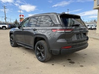 This Jeep Grand Cherokee delivers a Regular Unleaded V-6 3.6 L/220 engine powering this Automatic tr... (image 3)